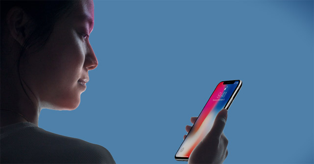 Di chuyển điện thoại trong quá trình mở khóa.