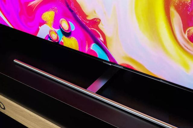 Dòng Q7 có chân bằng kim loại nhìn khá đẹp 