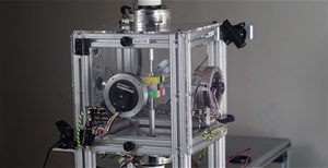 Tròn mắt xem robot giải mã khối rubik 3x3 chỉ trong 0,38 giây