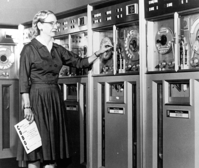 Grace Hopper - “Bà mẹ của những người lập trình”