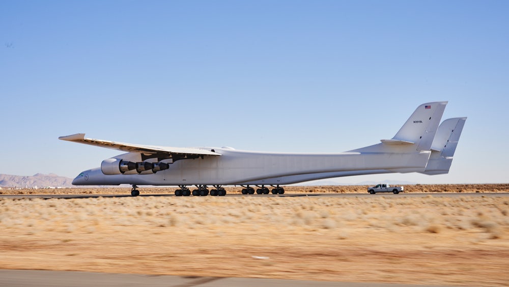Stratolaunch - máy bay thân kép khổng lồ 3