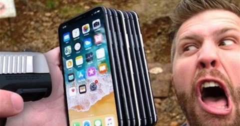 Dùng 7 chiếc iPhone X để đỡ một viên đạn súng lục 9mm, anh chàng này phải trả cái giá không hề rẻ