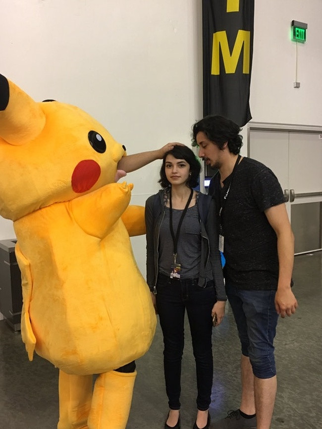 Pikachu lưỡi có ngón.