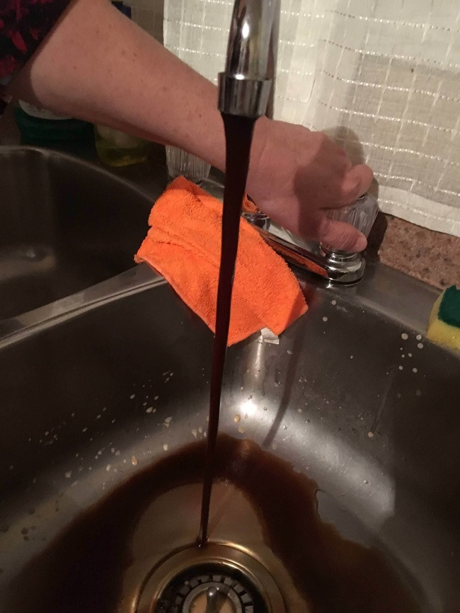 "Mẹ tôi đã gửi cho tôi bức ảnh này và tôi không biết phải nói gì."