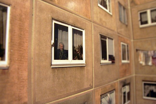 Một nhà hàng tại địa phương đưa ra nhiệm vụ vô cùng khó khăn là trang trí lại nhà vệ sinh cũ của họ nhưng không được tháo dỡ bất kỳ viên gạch nào.