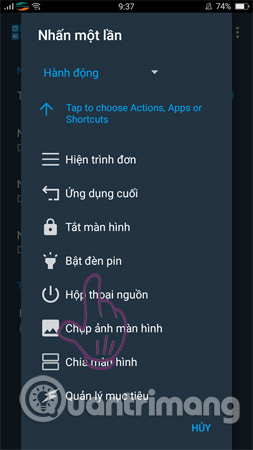 Chọn Bật đèn pin.