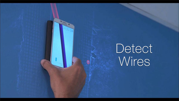 Thiết bị này kết nối với điện thoại thông qua từ tính