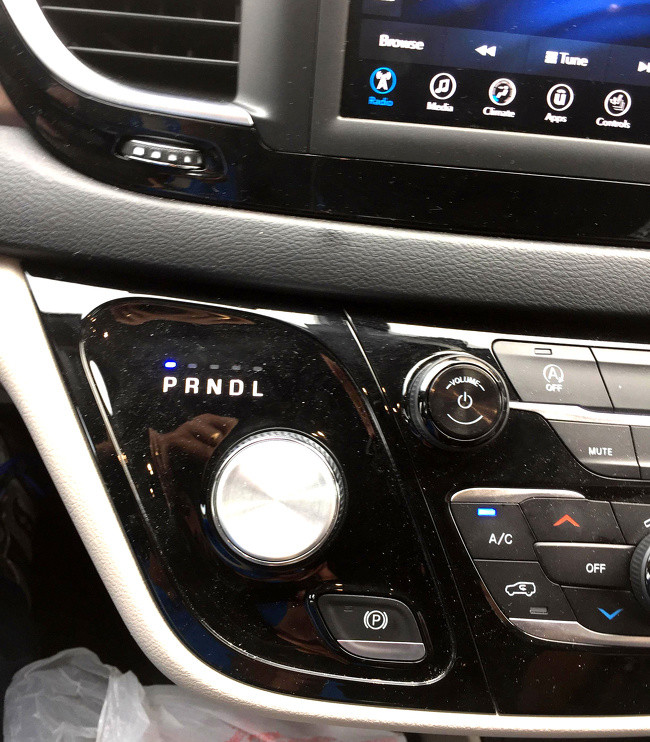 "Tôi hy vọng mình không đụng phải xe khác khi muốn thay đổi radio."