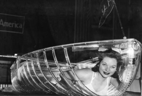 Thuyền trong suốt