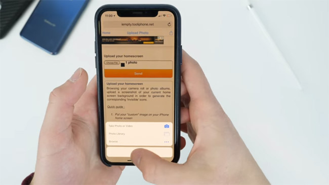 Nhấp vào “Photo Library” rồi chọn ảnh chụp màn hình trắng lúc nãy