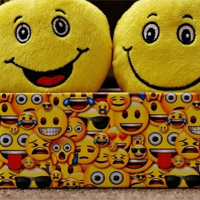 Cách xem biểu tượng cảm xúc Emoji của iPhone trên Android