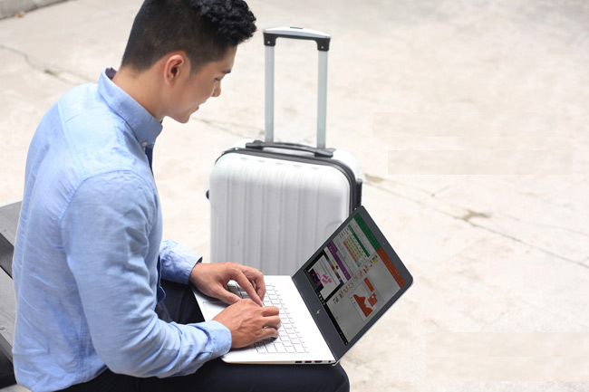 Trọng lượng máy gọn, nhẹ, tính di động cao