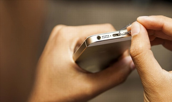 Bạn nên thao tác nhẹ nhàng tránh làm gãy đứt các mạch tiếp xúc bên trong