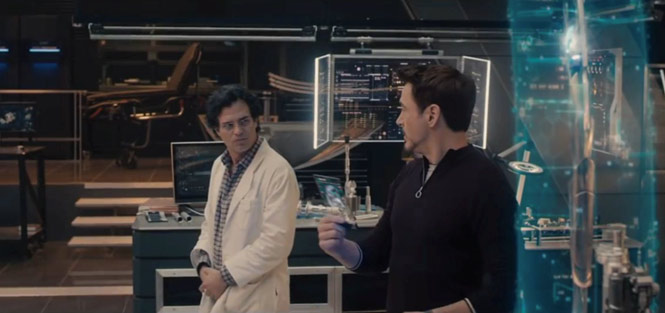 The Avengers: Age of Ultron (2015) - Smartphone trong suốt của Samsung