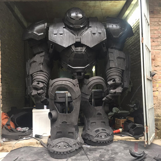 Bộ áo giáp Hulkbuster do một anh chàng người Việt chế tạo