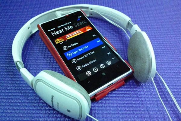 Cắm tai nghe mới nghe được đài FM trên điện thoại