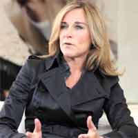 Cuộc đời của Angela Ahrendts từ một cô gái thôn quê trở thành người quan trọng nhất của Apple có mức lương cao nhất nước Mỹ
