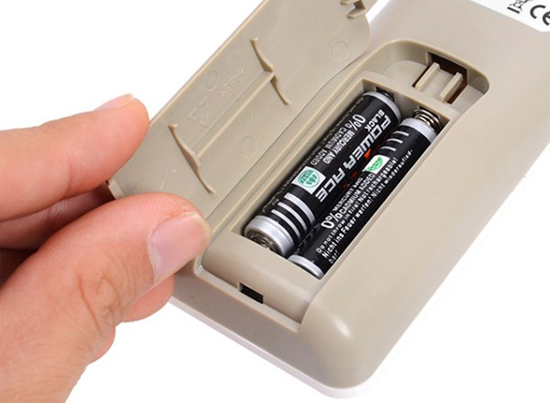 Điều khiển có màn hình bị chập chờn