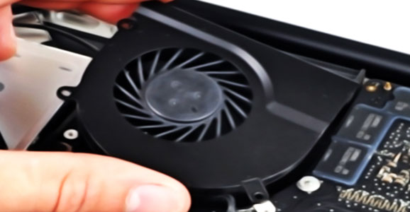 Thay quạt laptop mới trong trường hợp quạt bị gãy, đứt mạch