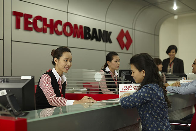 Kiểm tra số dư tài khoản Techcombank bằng cây ATM