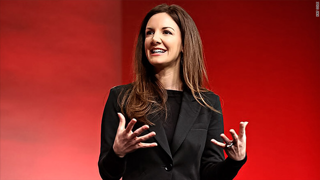 Kat Cole: Nhân viên mẫn cán
