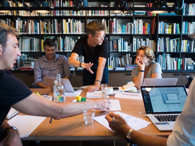 Giám đốc - Director