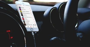 Cách phát nhạc từ điện thoại sang hệ thống âm thanh trên xe hơi
