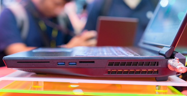 MSI WT75 - Máy trạm cấu hình khủng 6