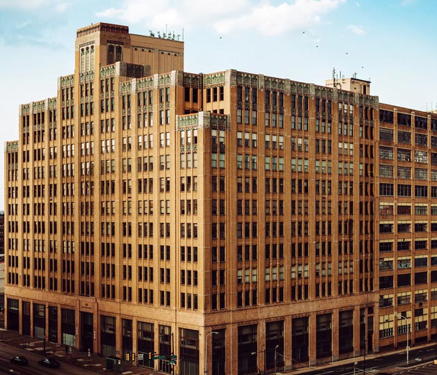  Trung tâm dữ liệu thường đặt trong các tòa nhà có trần cao trên 4 mét bởi nhiệt lượng tỏa ra rất lớn