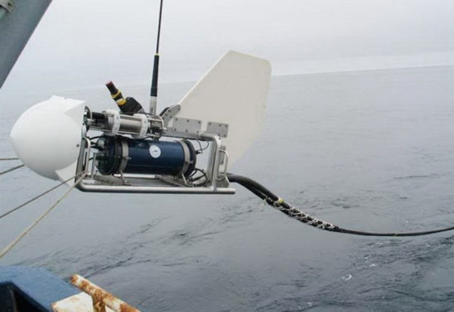 Khi cáp biển gặp sự cố, những con tàu đặc biệt sẽ kéo đoạn cáp đó lên, sửa chữa và thả lại xuống biển