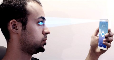 Đây là cách anh chàng này điều khiển iPhone bằng mắt, không một lần chạm