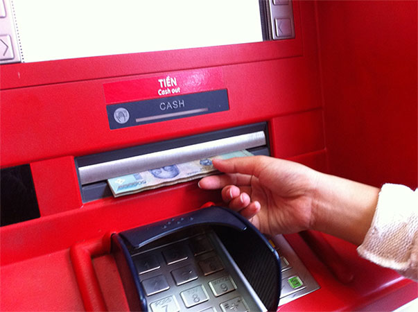 Mất thẻ ATM có bị mất tiền không, phải xử lý như thế nào?