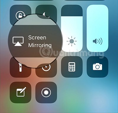 Chọn Screen Mirroring từ Control Center