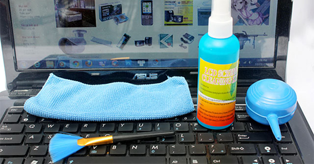 Sử dụng không đúng loại dung dịch, màn hình điện thoại, laptop của bạn có thể bị hư hại