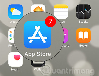 Mở App Store trên iPhone chạy iOS 11.3