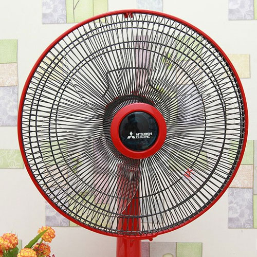 Cánh quạt thường bám nhiều bụi, tại sao vậy?