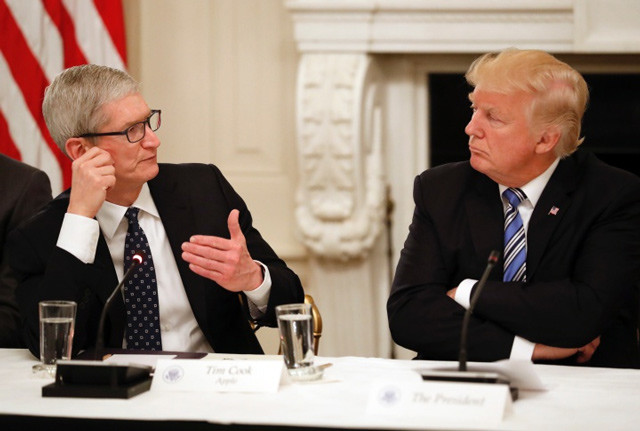 Cuộc gặp gỡ của Tim Cook với tổng thống  Donald Trump