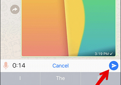 Chạm vào micro trên giao diện chat