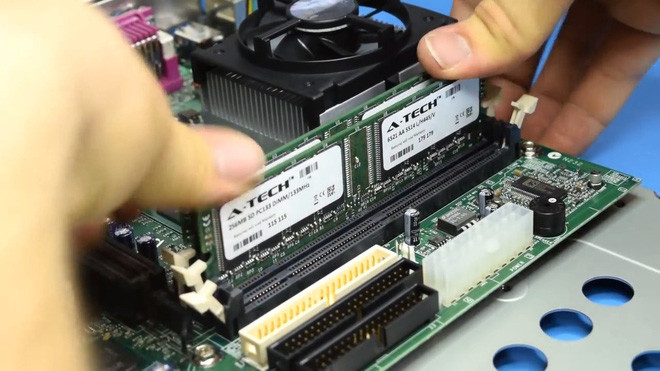 Hai thanh RAM 512 MB 133MHz