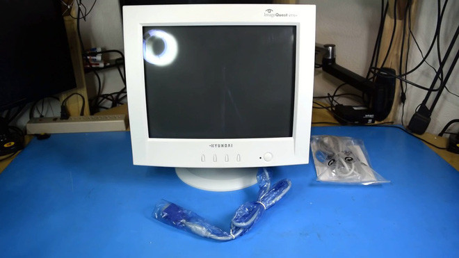 Màn hình CRT Hyundai ImageQuest V770+