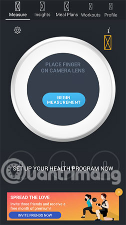 Đặt đầu ngón tay vào camera sau