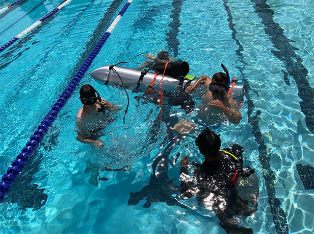 Quá trình thử nghiệm tàu ngầm dưới nước