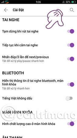 Lựa chọn bật hoặc tắt tính năng phát nhạc khi cắm tai nghe