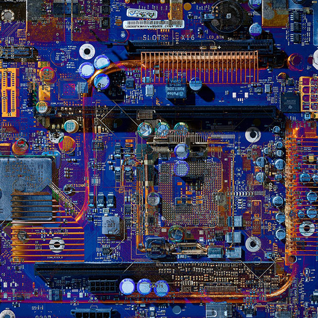 Heiko tạo nên thành phố bảng mạch bằng cách chồng các tấm hình bảng mạch