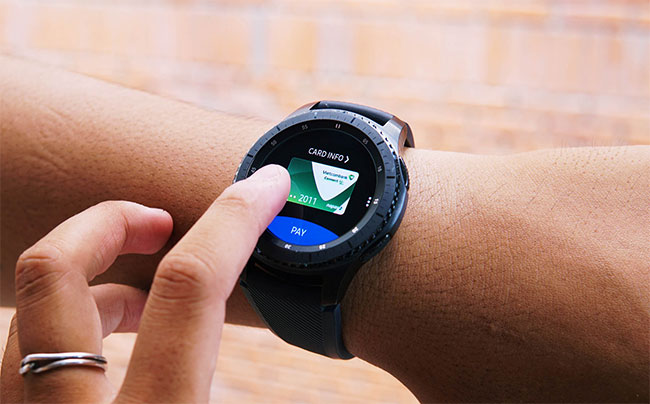 Chọn thẻ bạn muốn thực hiện giao dịch, nhấn Thanh toán