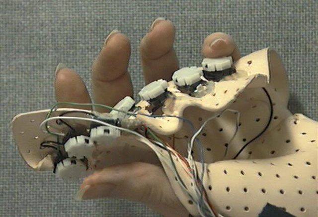 Có thể bạn đã thấy bàn phím keyer trên thiết bị nói của Stephen Hawking