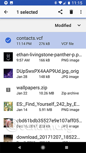 Nhấn và giữ file danh bạ đã xuất