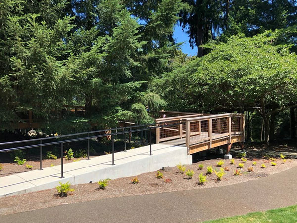 Một lối đi khác từ tầng trệt dẫn tới ngôi nhà trên cây số 2