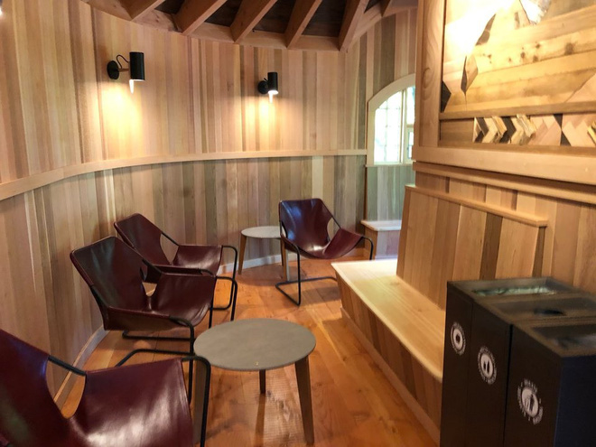 Không gian bên trong ngôi nhà được thiết kết hình chữ L 