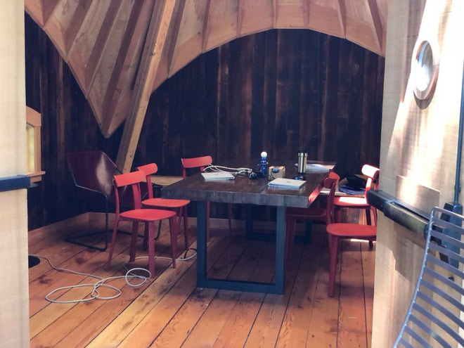 Bên trong các ngôi nhà có đầy đủ ổ cắm điện và WiFi